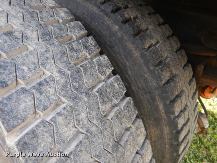 image for item EK9533 2002 International 4900 dump truck