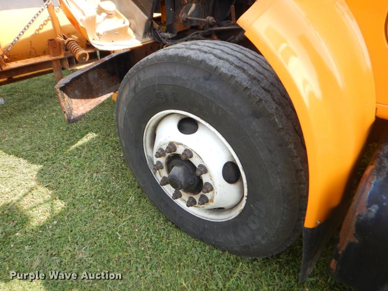 image for item EK9533 2002 International 4900 dump truck