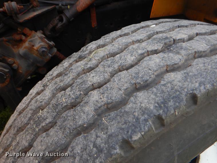 image for item EK9533 2002 International 4900 dump truck