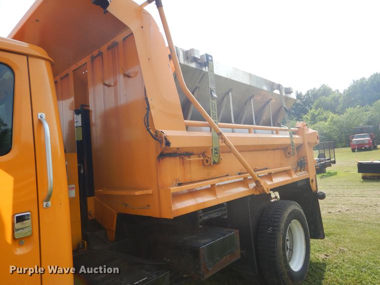 image for item EK9533 2002 International 4900 dump truck