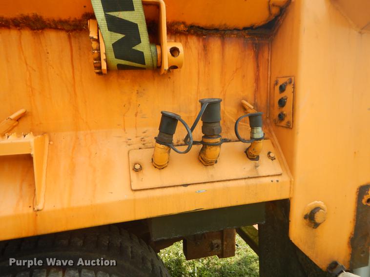 image for item EK9533 2002 International 4900 dump truck