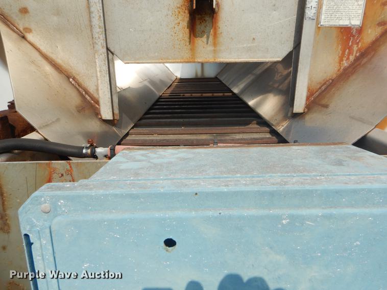 image for item EK9533 2002 International 4900 dump truck