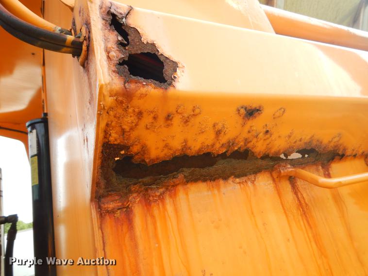 image for item EK9533 2002 International 4900 dump truck