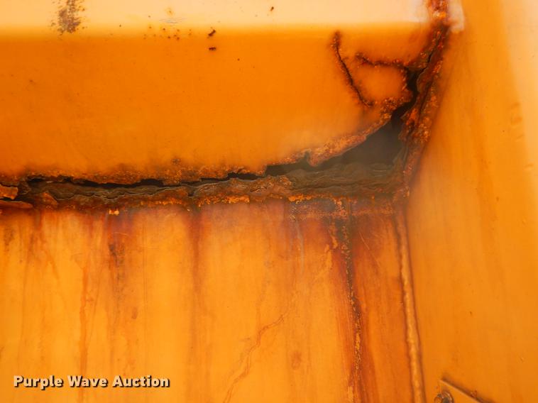 image for item EK9533 2002 International 4900 dump truck