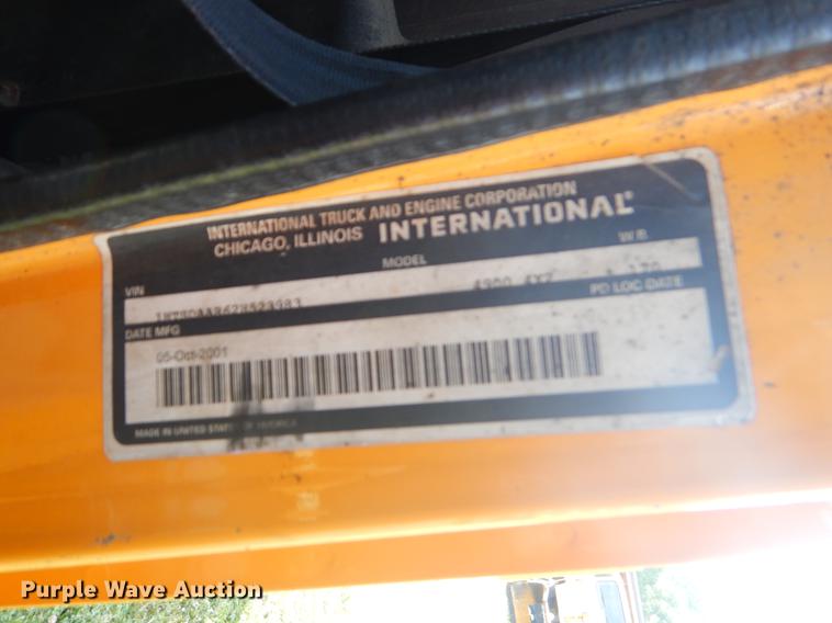 image for item EK9533 2002 International 4900 dump truck