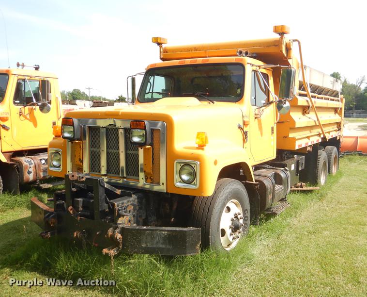 image for item EK9536 2002 International 2554 dump truck