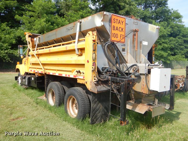 image for item EK9536 2002 International 2554 dump truck