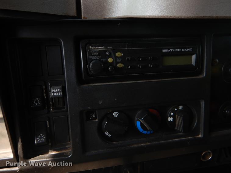 image for item EK9536 2002 International 2554 dump truck