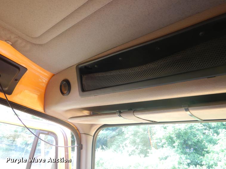 image for item EK9536 2002 International 2554 dump truck