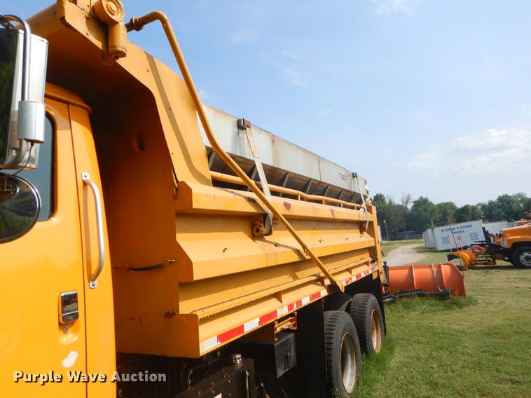 image for item EK9536 2002 International 2554 dump truck