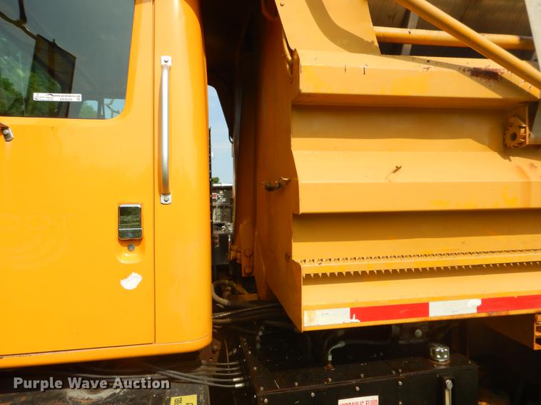 image for item EK9536 2002 International 2554 dump truck