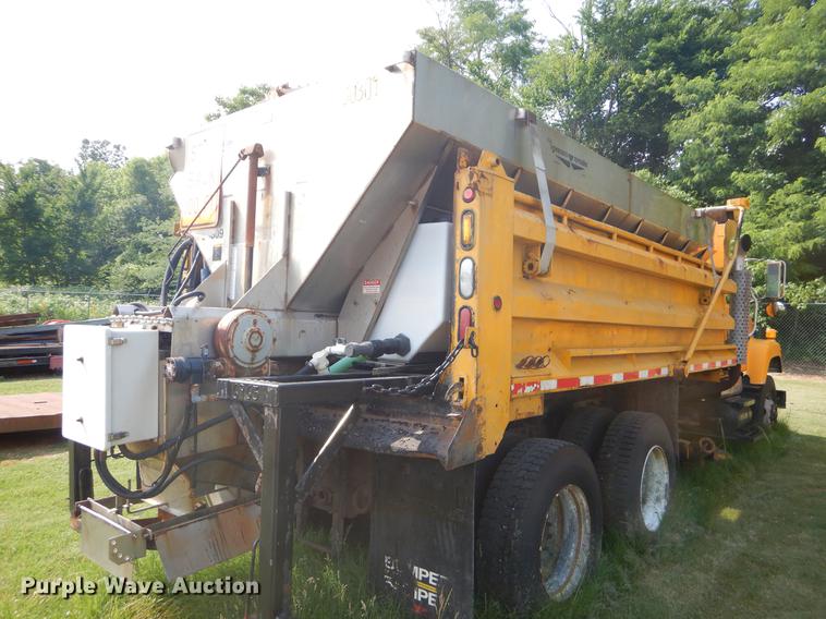 image for item EK9536 2002 International 2554 dump truck