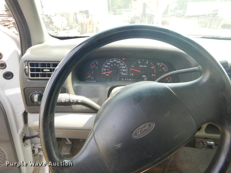 image for item EK9540 2002 Ford F550 utility truck