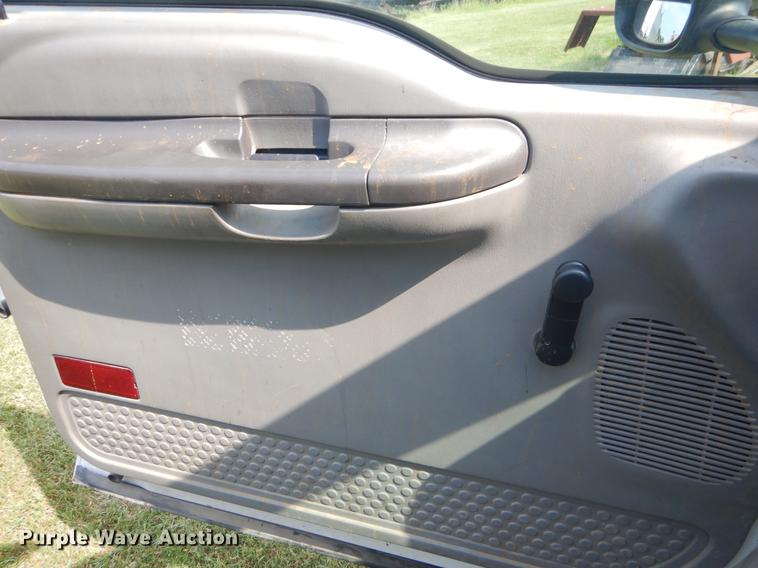 image for item EK9540 2002 Ford F550 utility truck