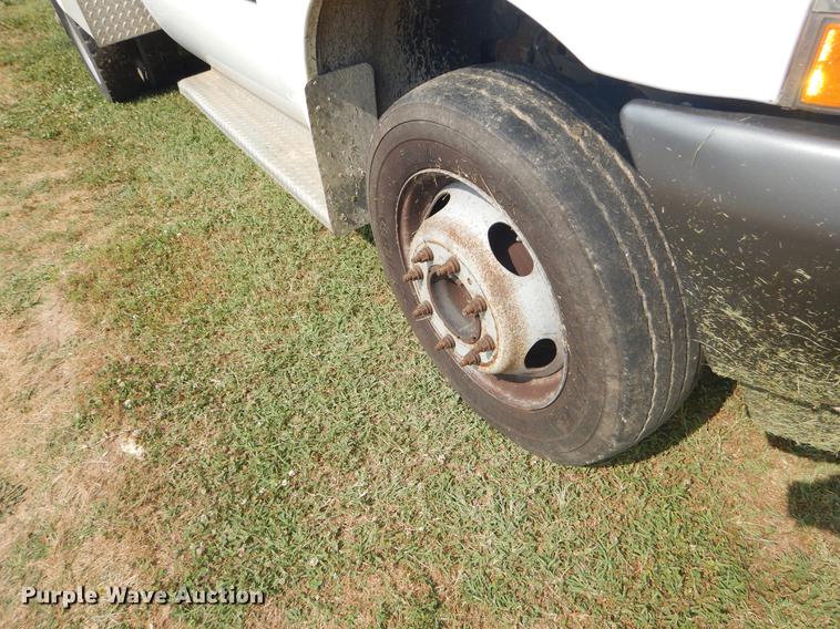image for item EK9540 2002 Ford F550 utility truck