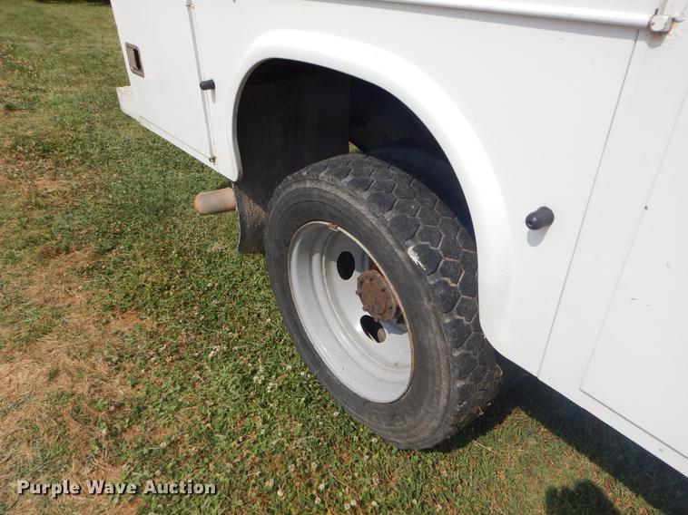 image for item EK9540 2002 Ford F550 utility truck