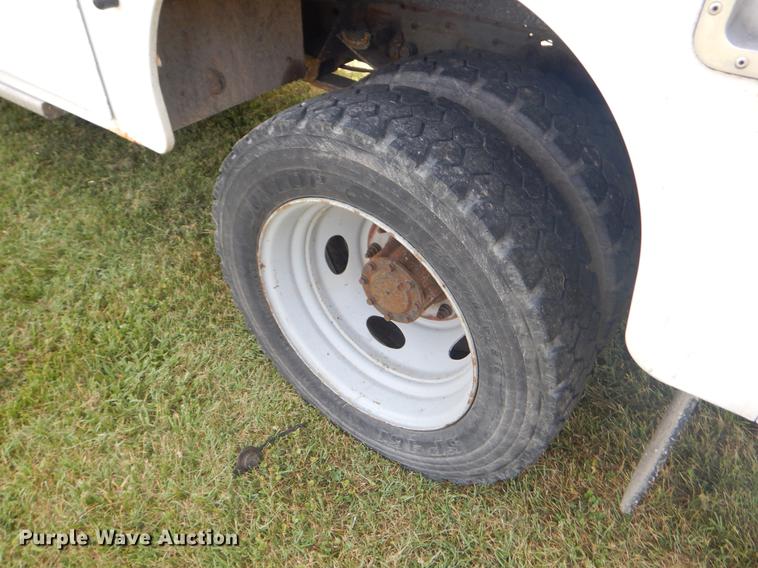 image for item EK9540 2002 Ford F550 utility truck