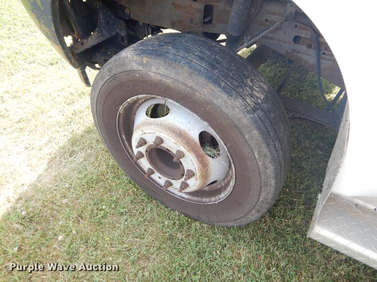 image for item EK9540 2002 Ford F550 utility truck