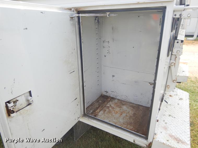 image for item EK9540 2002 Ford F550 utility truck