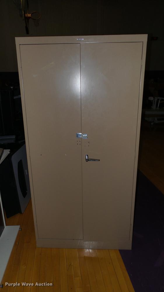 image for item EZ9423 Metal cabinets