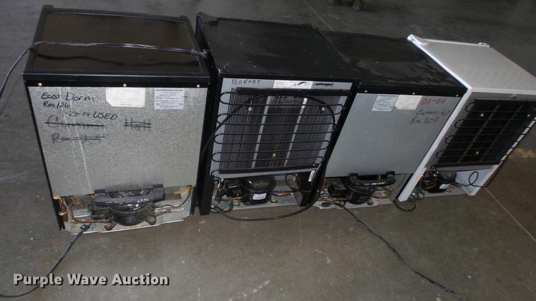 image for item EZ9452 (4) mini refrigerators