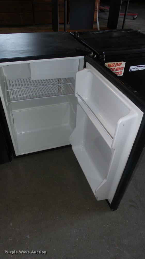 image for item EZ9452 (4) mini refrigerators