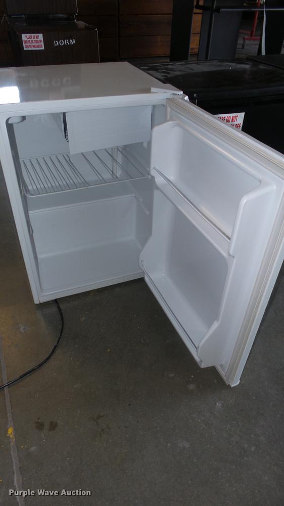 image for item EZ9452 (4) mini refrigerators