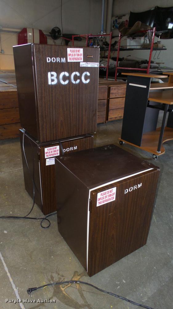 image for item EZ9453 (4) mini refrigerators