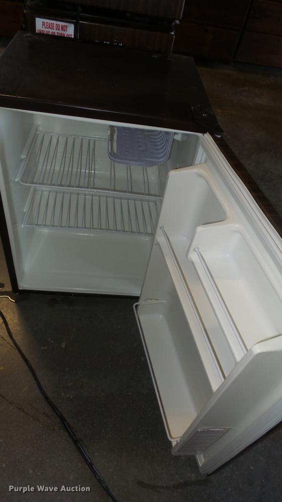 image for item EZ9453 (4) mini refrigerators