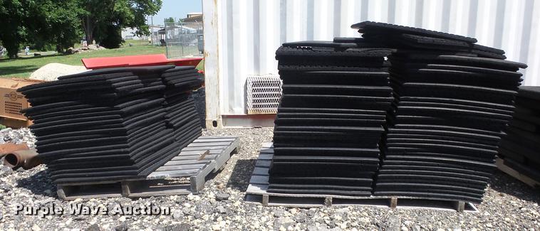 image for item EZ9455 Approximately 120 weight room rubber flooring pieces
