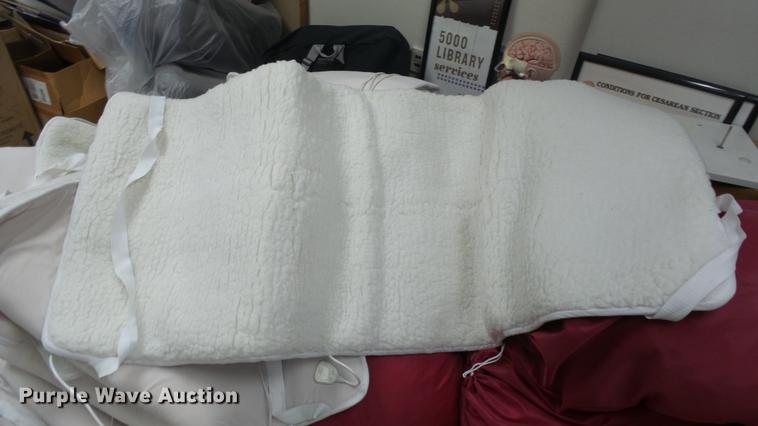 image for item EZ9457 Approximately 26 massage tables