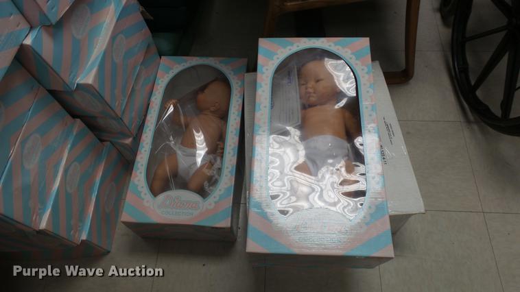 image for item EZ9458 Approximately 30 Diana Collection dolls