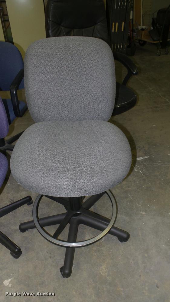 image for item EZ9470 Approximately 23 chairs