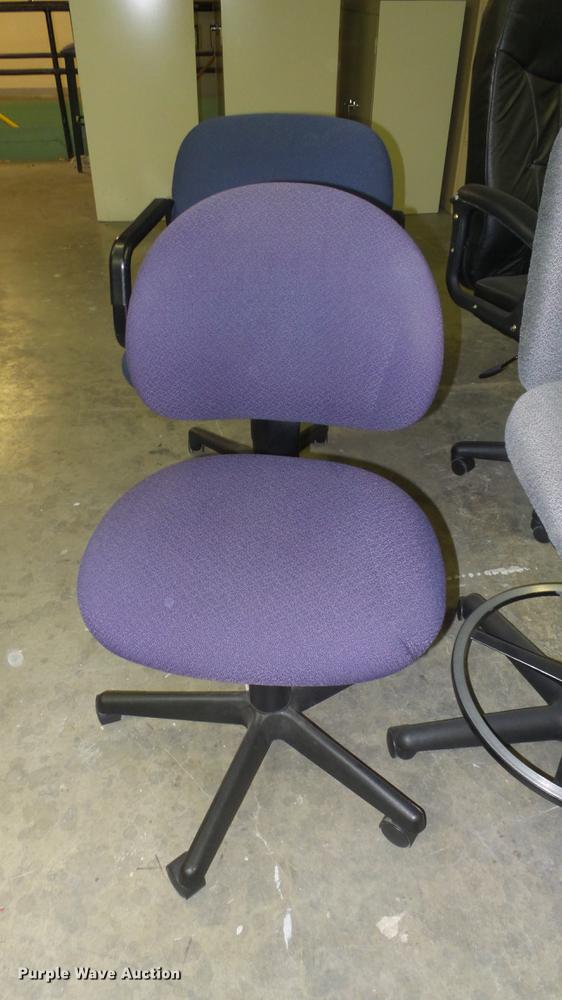 image for item EZ9470 Approximately 23 chairs