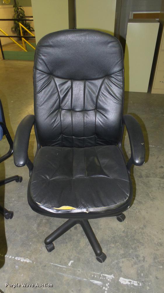 image for item EZ9470 Approximately 23 chairs