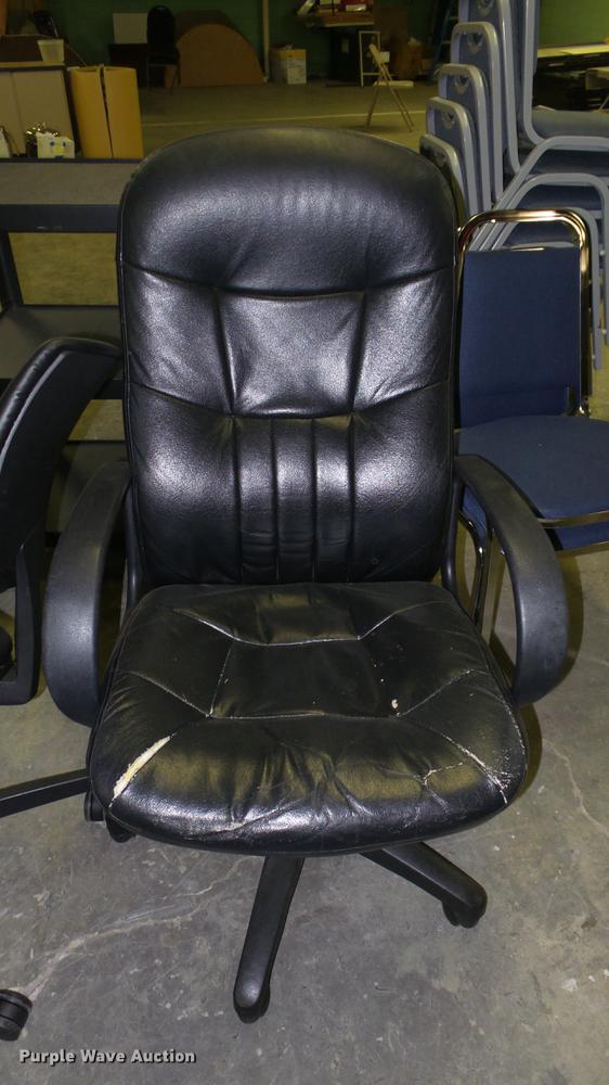 image for item EZ9470 Approximately 23 chairs