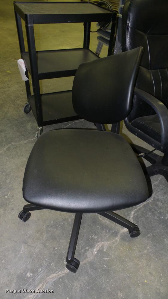 image for item EZ9470 Approximately 23 chairs