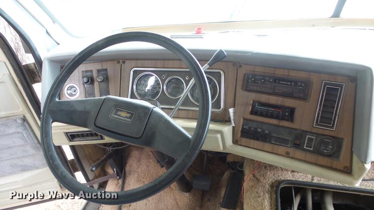 image for item EZ9486 1988 Chevrolet Pace Arrow RV