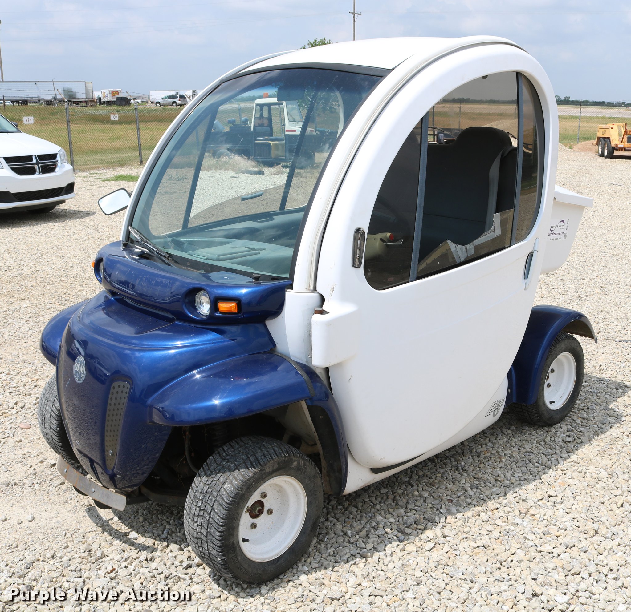2001 Global Electric Motorcars E825 electric car in Salina, KS Item DC7525 sold Purple Wave