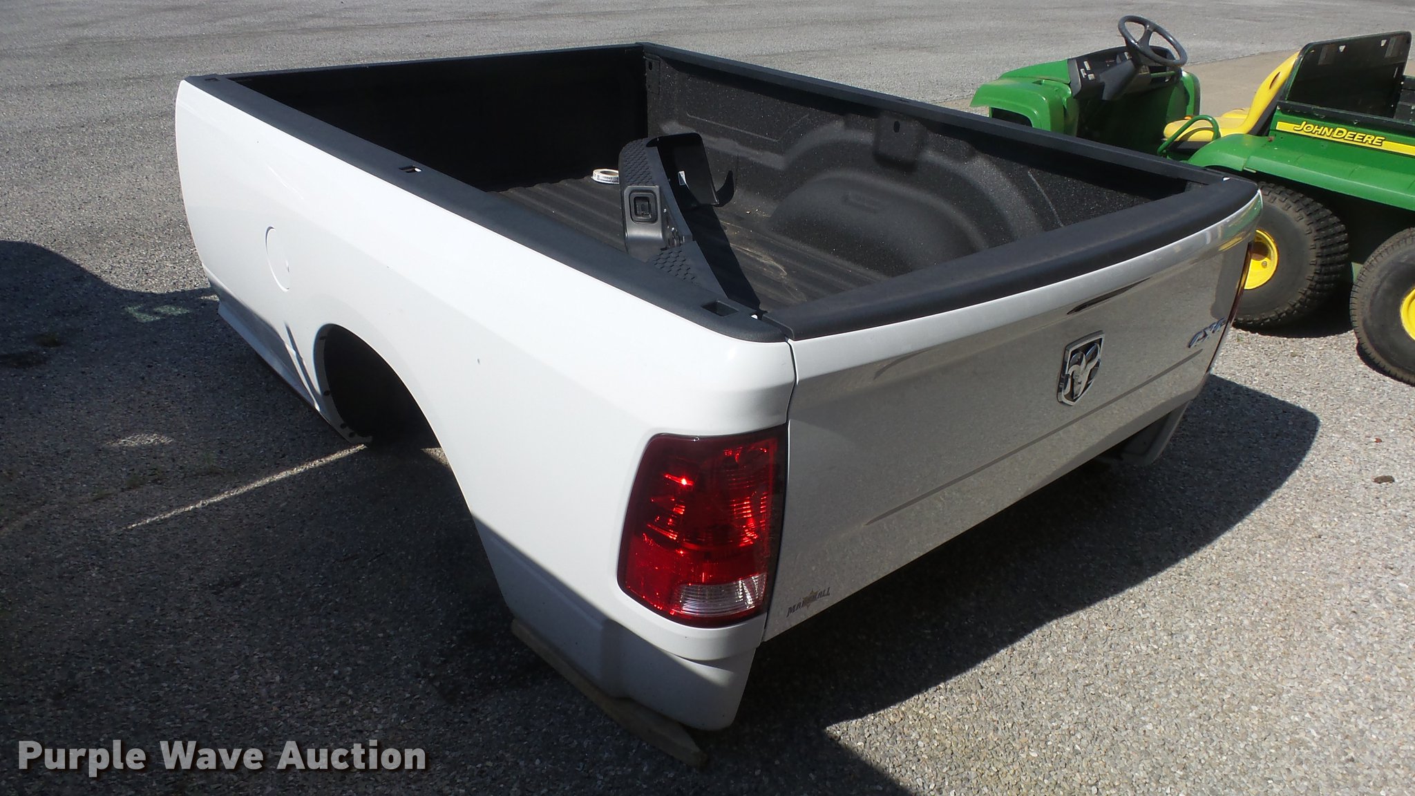 2018 Dodge Ram 2500 pickup truck bed in Hutchinson, KS Item DE7177 sold Purple Wave