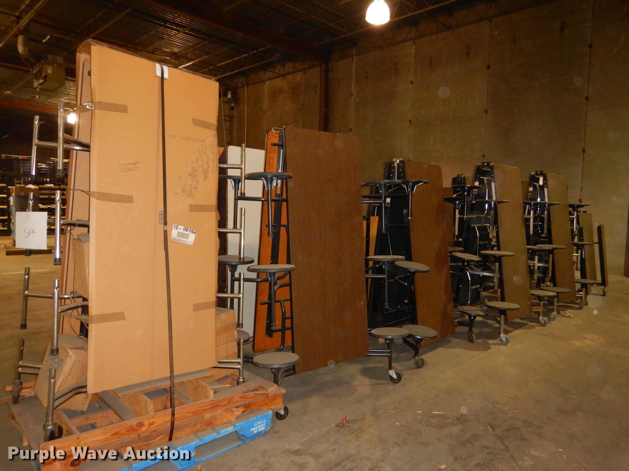 Furniture in Lenexa, KS Item ES9809 sold Purple Wave