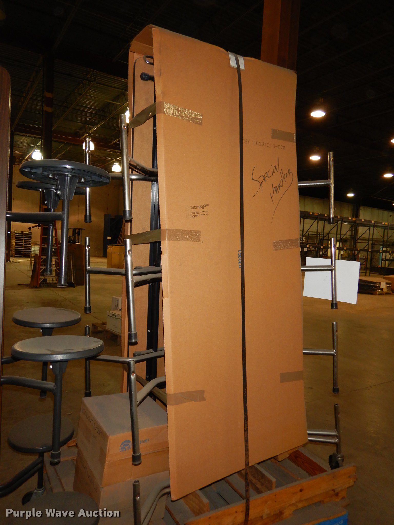 Furniture in Lenexa, KS Item ES9809 sold Purple Wave