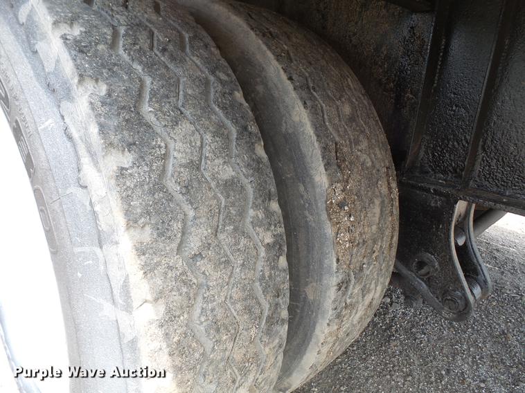 image for item DB6050 2002 Wade Services drop deck tank trailer