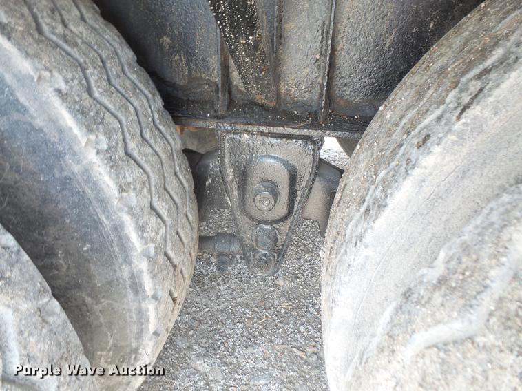 image for item DB6050 2002 Wade Services drop deck tank trailer