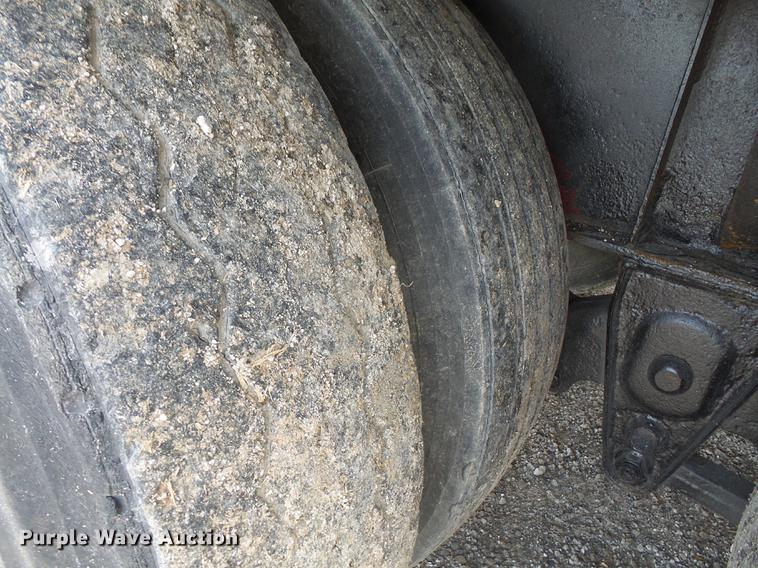 image for item DB6050 2002 Wade Services drop deck tank trailer