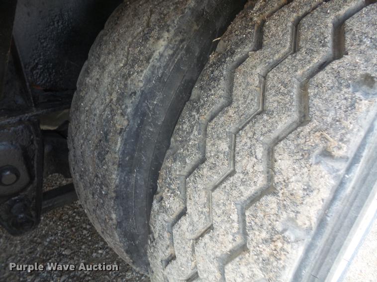 image for item DB6050 2002 Wade Services drop deck tank trailer