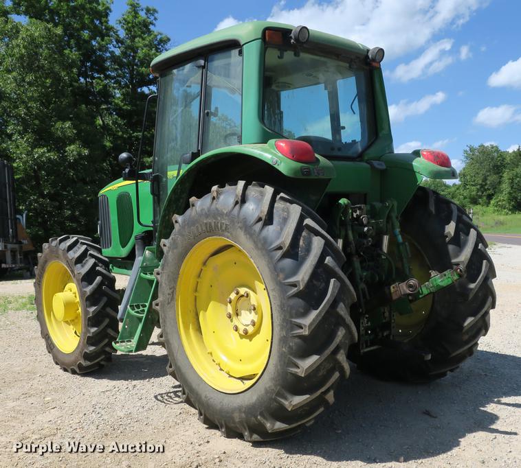 image for item DB7250 2005 John Deere 7320 MFWD tractor