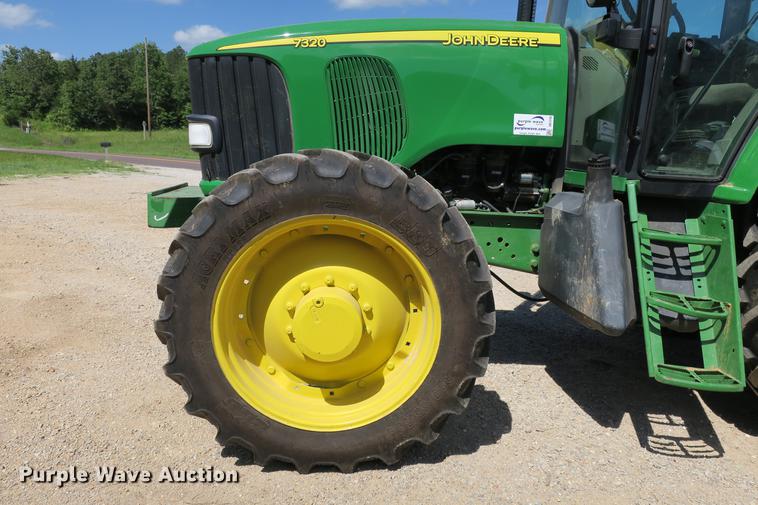 image for item DB7250 2005 John Deere 7320 MFWD tractor