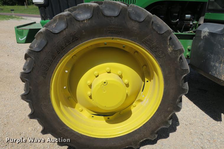 image for item DB7250 2005 John Deere 7320 MFWD tractor