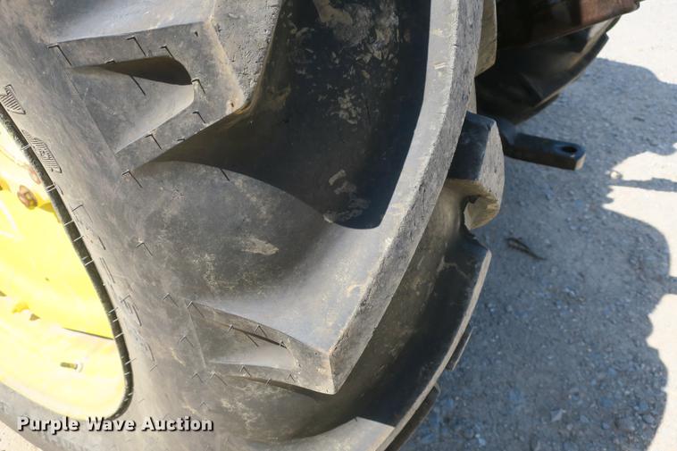 image for item DB7250 2005 John Deere 7320 MFWD tractor